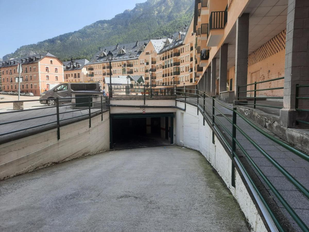 Acogedor Y Calido Apartamento Con Vistas A La Montana Canfranc Exteriör bild